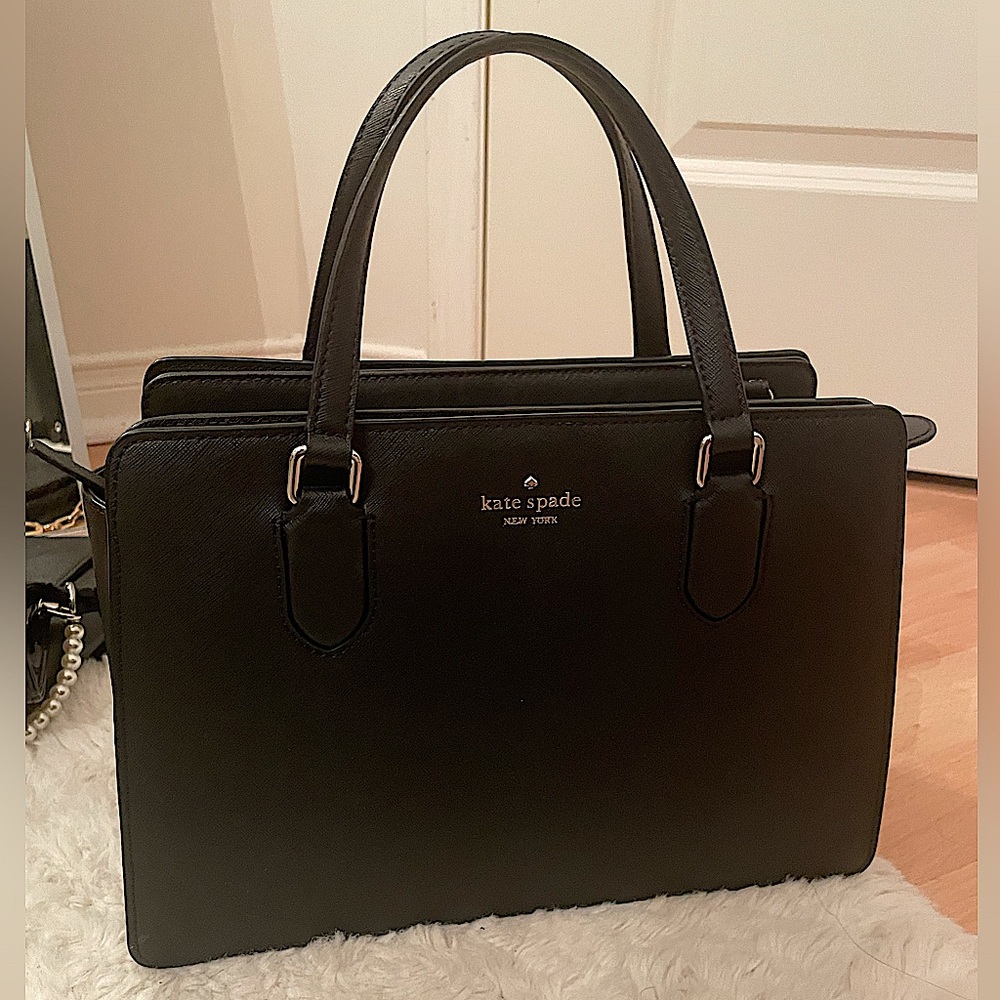 Kate Spade Structured purse with crossbody strap 😍